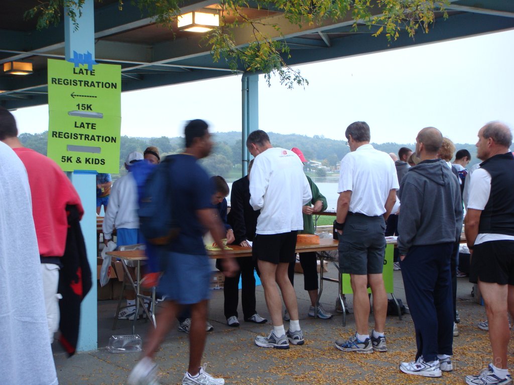 005 Kensington Run [2008 Sept 27].JPG - Closer to the front of the line, ready to get my prize drawing ticket.